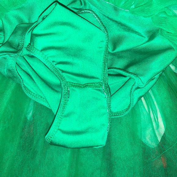 Little girls Adorable Santa outfit for a 2T with matching Hat. - Picture 11 of 13